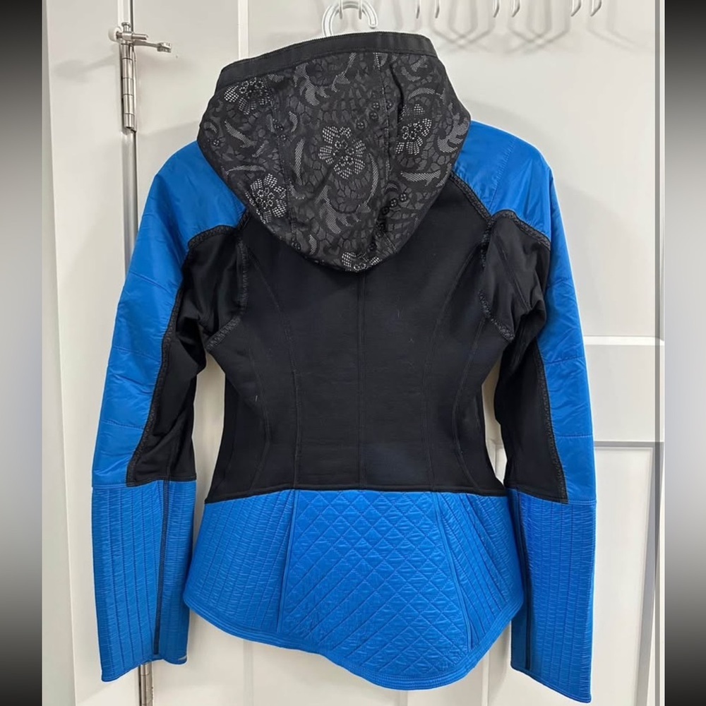 LL🍋 Bundle Up Jacket
Black / Beaming Blue Size 4 - Picture 2 of 4